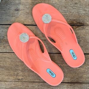Brand New OKA b. Coral Rhinestone Flip Flop Sandals Size ML Fits 8.5 - 9.5